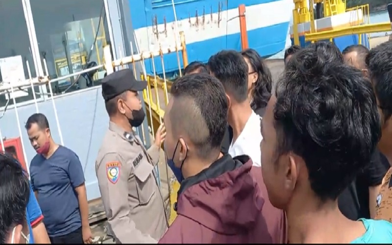 Tak Kunjung Berangkat, Pemudik Ngamuk di Pelabuhan Merak 