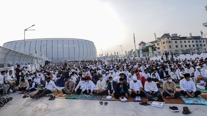 Sholat Idul Fitri di Stadion JIS Berlangsung Khidmat, Begini Suasananya - Bagian 1