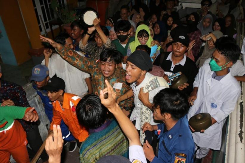 Sambut Idul Fitri, Warga Pulau Panggang Antusias Ikuti Takbir Keliling    - Bagian 4