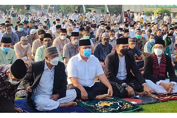 title Salat Id di Paseban, Wabup Bantul: Allah Berikan Kekuatan untuk Perangi Covid Bersama-sama Salat Id di Paseban, Wabup Bantul: Allah Berikan Kekuatan untuk Perangi Covid Bersama-sama