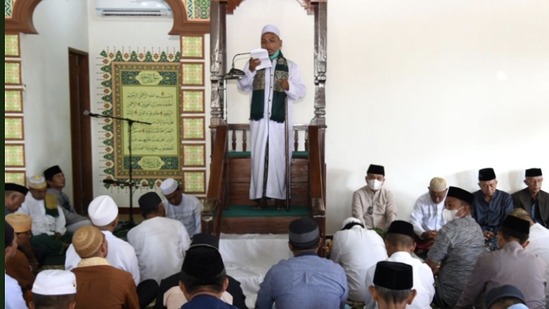 title Gubernur dan Wagub Gorontalo Salat Id di 2 Tempat Berbeda Gubernur dan Wagub Gorontalo Salat Id di 2 Tempat Berbeda