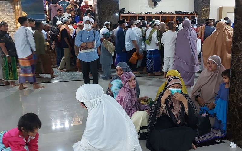 Diguyur Hujan, Salat Idul Fitri di Jayapura Berjalan Aman