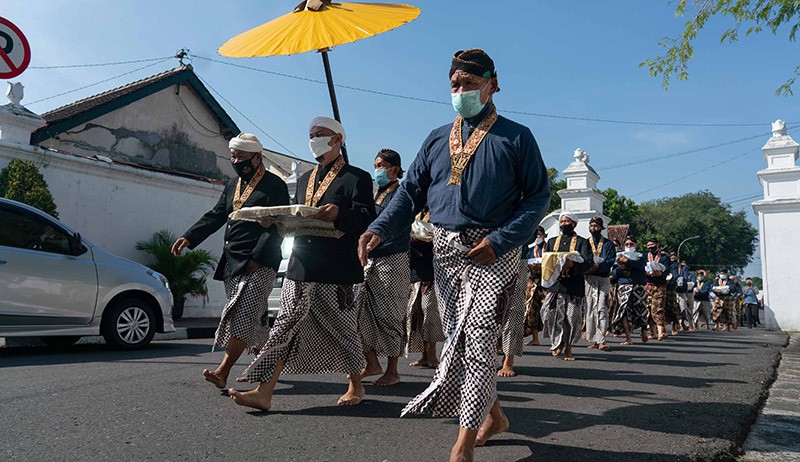 Tradisi Malam 1 Suro Di Yogyakarta, Mubeng Beteng Paling Terkenal