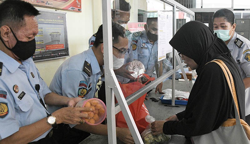 Lapas Bulak Kapal Belum Menerima Kunjungan Keluarga Warga Binaan - Bagian 1
