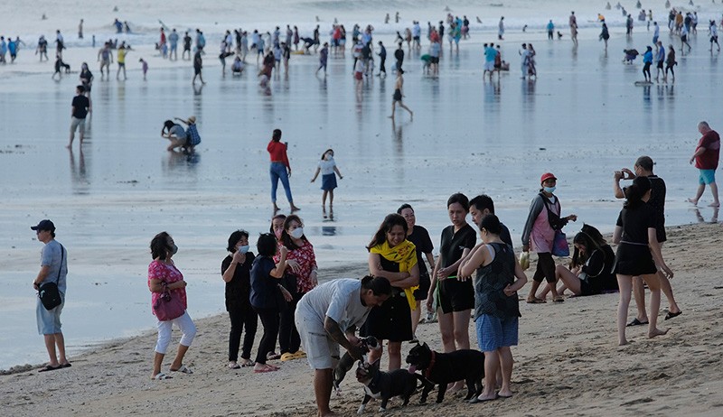 Pantai Kuta Bali Ramai Wisatawan, 2 Tahun Sebelumnya Sepi - Bagian 1