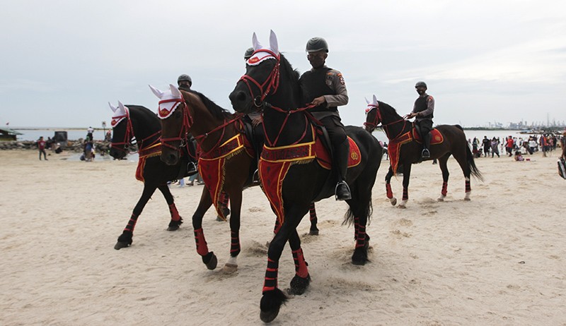 Pantai Ancol Dipadati Wisatawan saat Libur Lebaran - Bagian 4