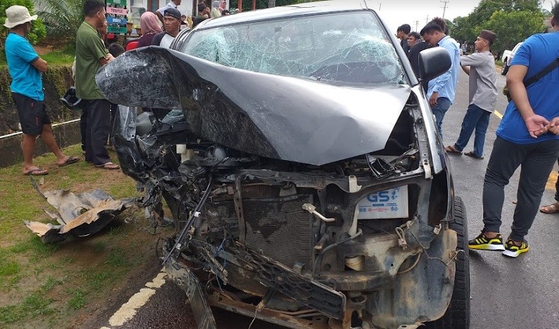 Adu Kambing Minibus vs Pick Up di Bangka Selatan, 6 Orang Terluka