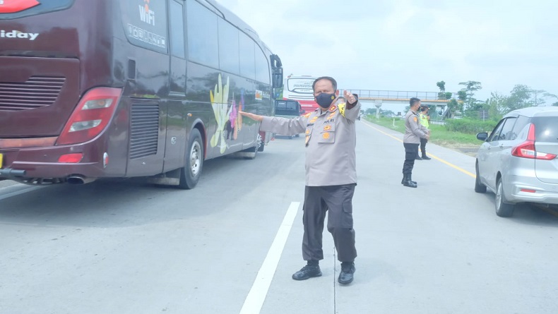 Arus Mudik di Tol Cipali Masih Padat, Kapolda Jabar Turun Tangan Atur Lalu Lintas