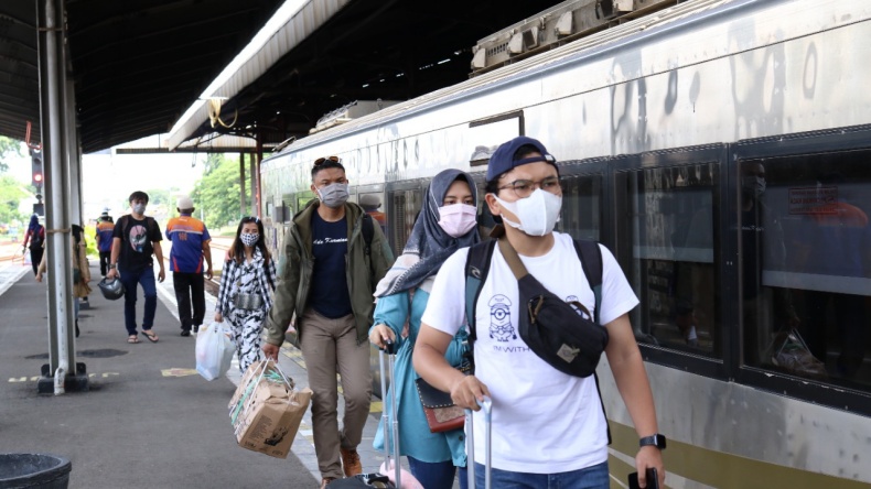 1.867 Penumpang Kereta Api di Daop 8 Surabaya Gagal Berangkat gegara Tak Vaksin Booster 