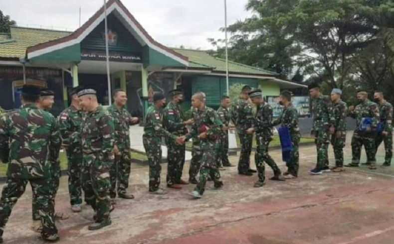 Cerita Prajurit TNI Rayakan Lebaran di Perbatasan RI-Malaysia, Gelar Silaturahmi dengan Warga