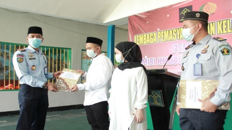 title 672 Napi di Lapas Sampit Terima Remisi Lebaran, Tak Ada yang Langsung Bebas 672 Napi di Lapas Sampit Terima Remisi Lebaran, Tak Ada yang Langsung Bebas
