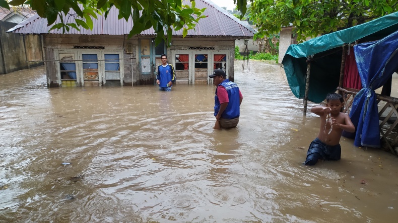  Diguyur Hujan Deras, Warga Toboali Rayakan Lebaran di Genangan Air