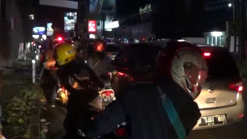 Lembang KBB Padat Merayap sampai Malam, Polisi Berlakukan One Way