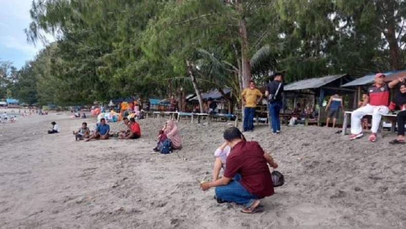 Momen Libur Lebaran, Wisata Pantai di Jayapura Ramai Dipadati Pengunjung