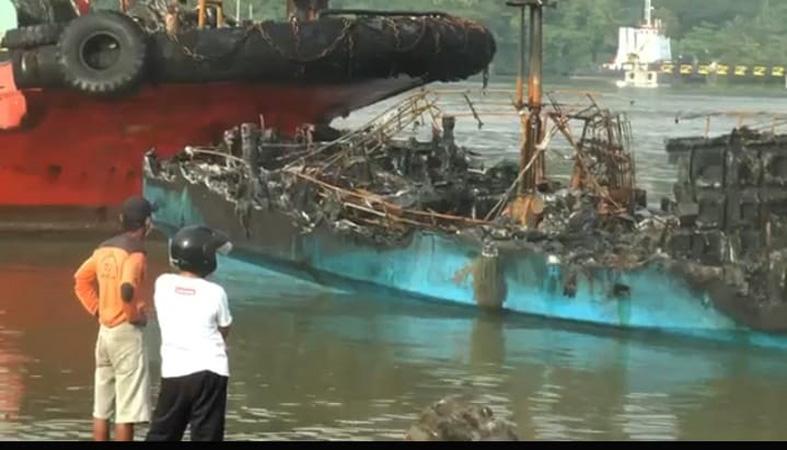 title 45 Kapal Nelayan di Cilacap Ludes Terbakar, Kerugian Ditaksir Puluhan Miliar Rupiah 45 Kapal Nelayan di Cilacap Ludes Terbakar, Kerugian Ditaksir Puluhan Miliar Rupiah