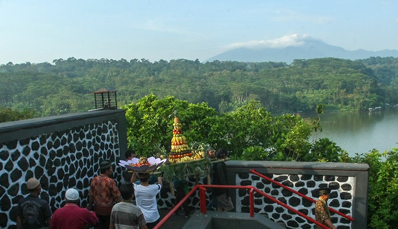 Tradisi Rewanda Warga Kampung Talun Kandri Gunungpati di Goa Kreo Semarang - Bagian 4