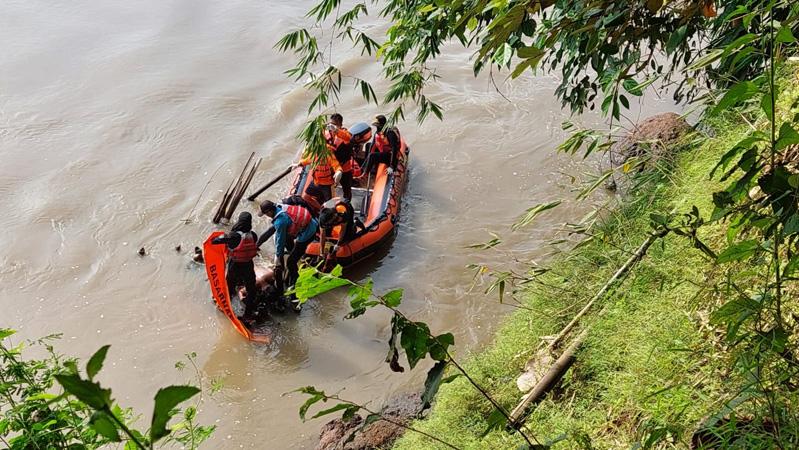 Terpeleset saat Bermain, Warga Banjarnegara Tewas Tenggelam di Sungai Serayu