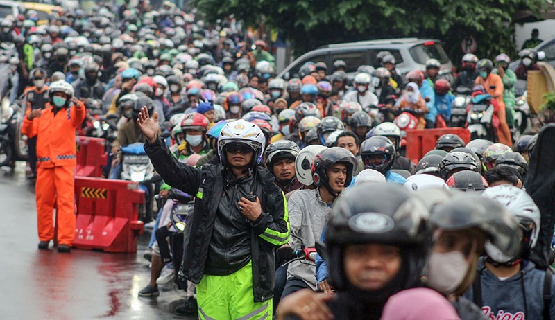 Kemacetan Puncak Bogor Semakin Parah, Ribuan Kendaraan Terjebak di Tengah Jalan - Bagian 3
