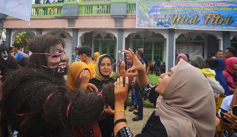 Penampakan Simuntu, Manusia Pakai Kostum Ijuk dan Topeng untuk Mengusir Penjajah - Bagian 3