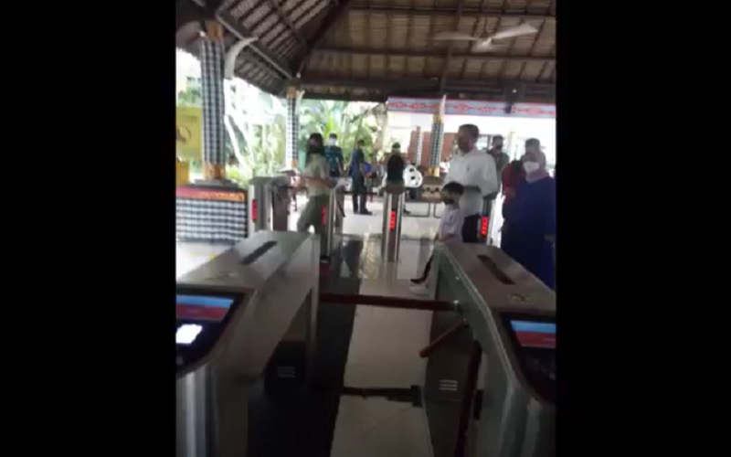 Gandeng Jan Ethes, Jokowi Kunjungi Kebun Binatang Bali Safari