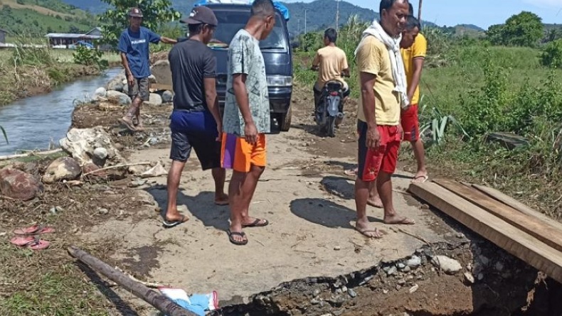 Pemkab Gorontalo Diminta Segera Tangani Jalan Putus yang Rusak akibat Banjir