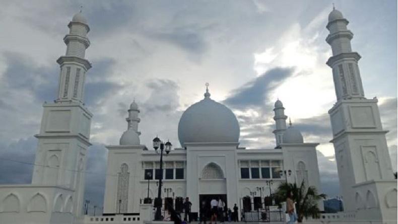 Megahnya Masjid Agung Oesman Al-Khair, Jadi Tujuan Wisata Religi