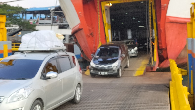 Kendaraan Pribadi Masih Mendominasi Arus Balik di Pelabuhan Merak