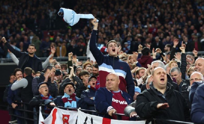Suporter West Ham United Diserang Pendukung Klub Lawan di Jerman, 1 Orang Terluka Suporter West Ham United Diserang Pendukung Klub Lawan di Jerman, 1 Orang Terluka