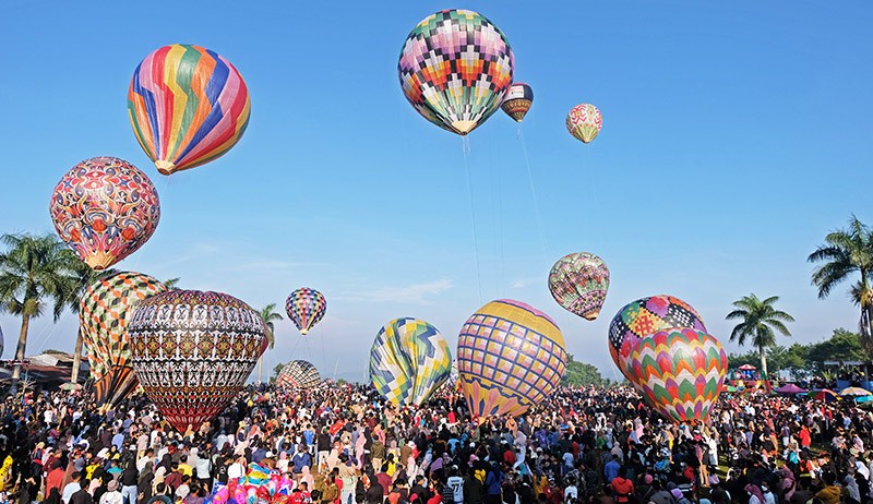 Warna-warni Balon Raksasa Hiasi Langit Wonosobo - Bagian 2
