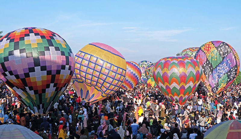 Warna-warni Balon Raksasa Hiasi Langit Wonosobo - Bagian 3