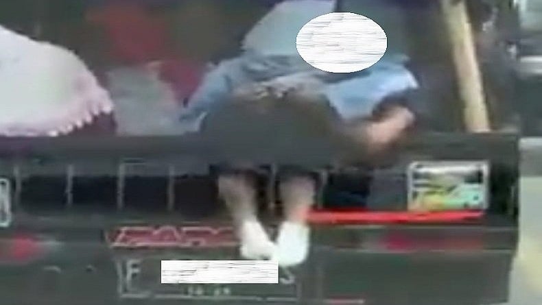 title Parah! Sepasang Sejoli Beradegan Mesum di Pikap saat Jalanan Macet Parah! Sepasang Sejoli Beradegan Mesum di Pikap saat Jalanan Macet