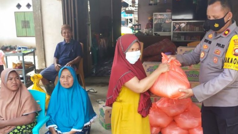 Polres Gorontalo Utara Salurkan Bantuan ke Warga Terdampak Banjir