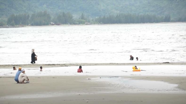 Tangis 3 Remaja Tenggelam di Laut, Diselamatkan Para Nelayan Pahlawan