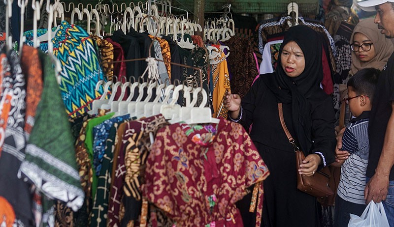 Pasar Grosir Batik Setono Pekalongan Ramai Dikunjungi Pemudik - Bagian 2
