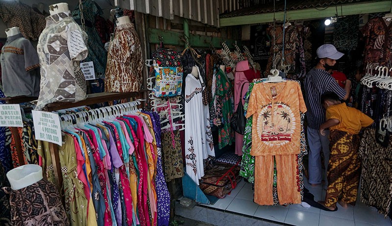 Pasar Grosir Batik Setono Pekalongan Ramai Dikunjungi Pemudik - Bagian 1
