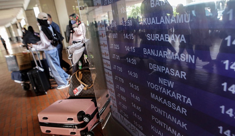 Arus Balik Lebaran 2022, Puluhan Ribu Penumpang Tiba di Bandara Soekarno Hatta - Bagian 3