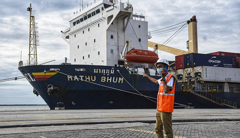 Penampakan Kapal Singapura Angkut 36 Kontainer Berisi Minyak Goreng Ditangkap TNI AL - Bagian 3