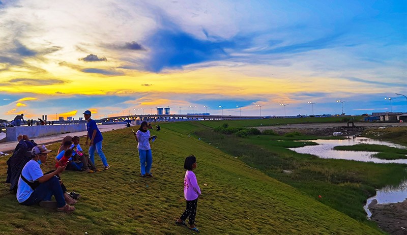 Menikmati Senja saat Libur Lebaran 2022 di Pantai Indah Kapuk - Bagian 2