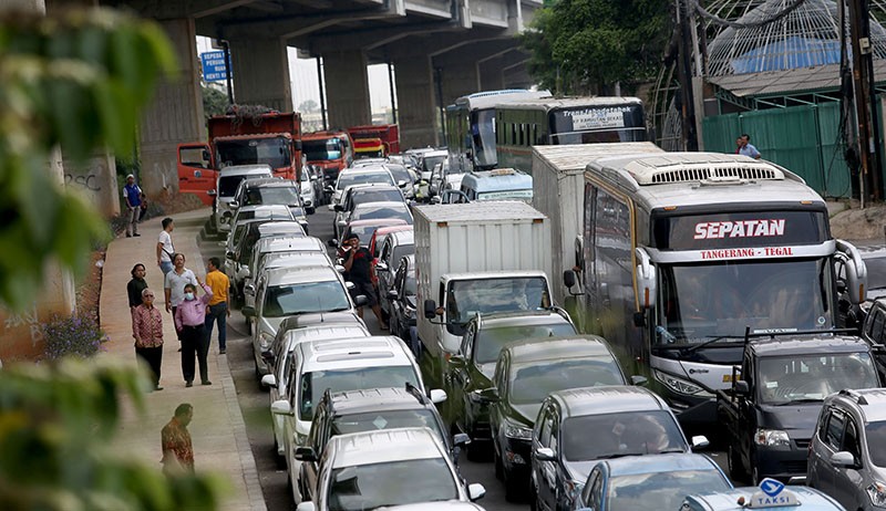 Imbas One Way, Jalan Kalimalang Macet Total Nyaris Tak Bergerak Sejauh 4 Km - Bagian 3