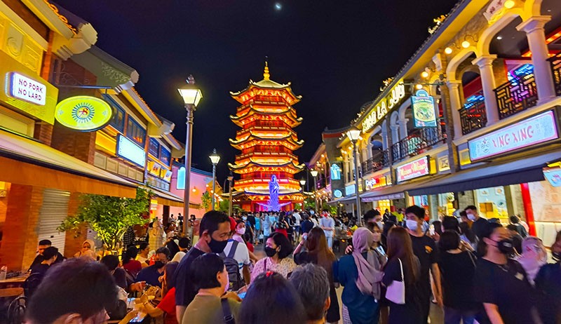 Suasana Pantjoran Chinatown PIK Diserbu Pengunjung - Bagian 1