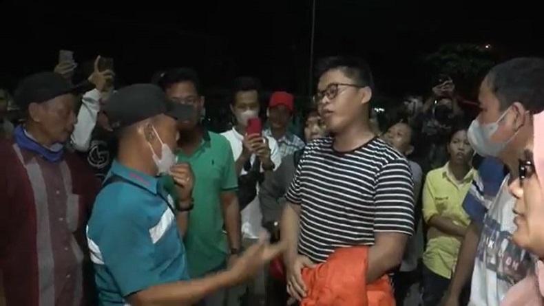 title 6 Jam Telantar di Terminal, Ratusan Penumpang Bus di Grobogan Geruduk Agen 6 Jam Telantar di Terminal, Ratusan Penumpang Bus di Grobogan Geruduk Agen