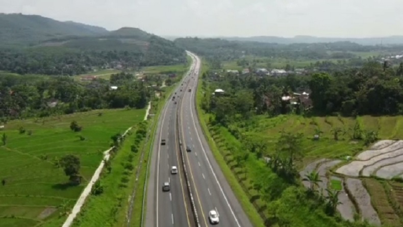 Arus Lalu Lintas di Ruas Tol Salatiga-Bawen Ramai Lancar