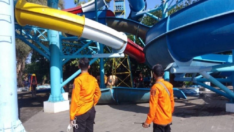 Sembilan Korban Jatuh dari Seluncuran Kolam Renang Kenpark Dievakuasi ke RSUD Soewandhie