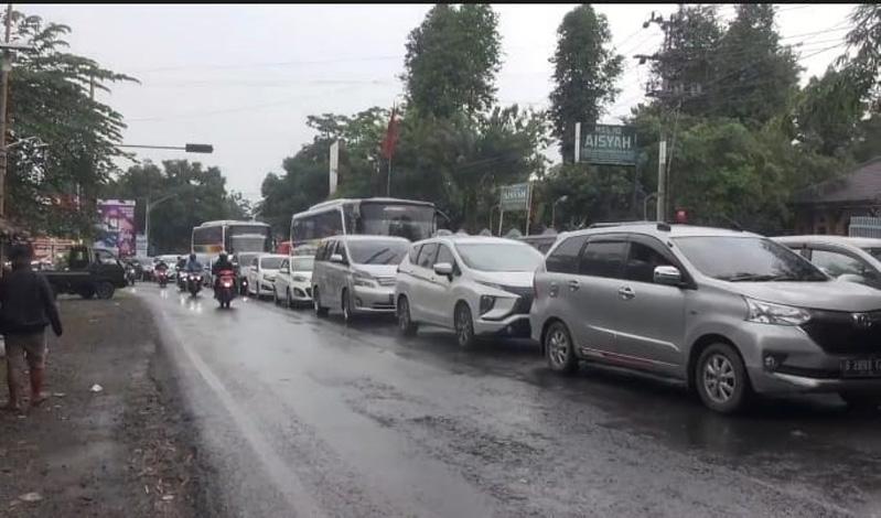  Penampakan Antrean Panjang Ribuan Kendaraan Tujuan Jakarta di Jalan Lingkar Bumiayu