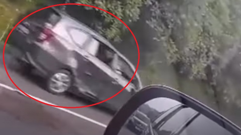 Tabrakan Beruntun Terjadi di Km 72 Tol Cipularang, 2 Minibus Ringsek