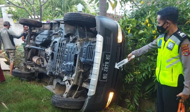 Mobil Angkut Peziarah di Lombok Utara Terbalik, 2 Penumpang Tewas