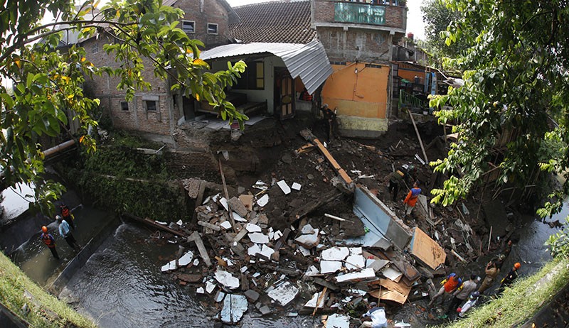 Rumah Roboh Tergerus Aliran Sungai Solo, Wali Kota Gibran Janji Perbaiki Kerusakan