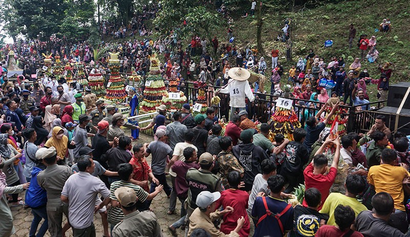 Ribuan Warga Lereng Gunung Merapi Ikuti Kirab Tradisi Lebaran Sapi