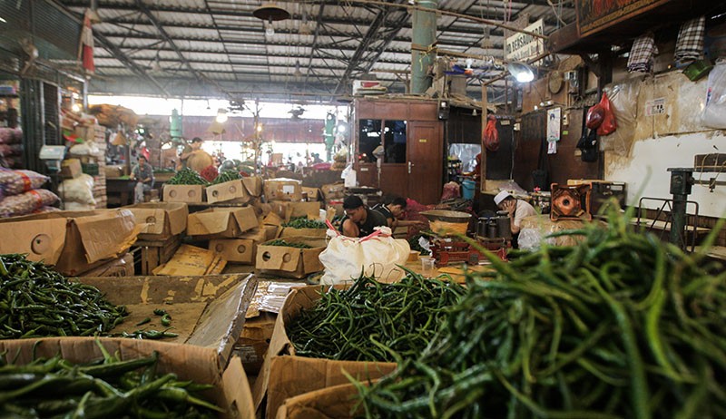 Suasana Aktivitas Pedagang di Pasar Induk Kramat Jati Kembali Normal - Bagian 3