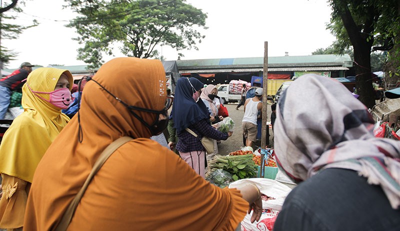 Suasana Aktivitas Pedagang di Pasar Induk Kramat Jati Kembali Normal - Bagian 4